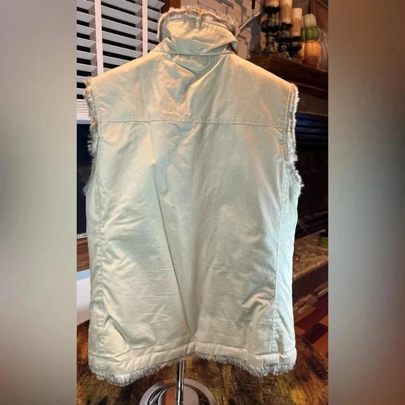 Old Navy | ladies reversible, faux fur/utility style vest. Size: M - Picture 4 of 16